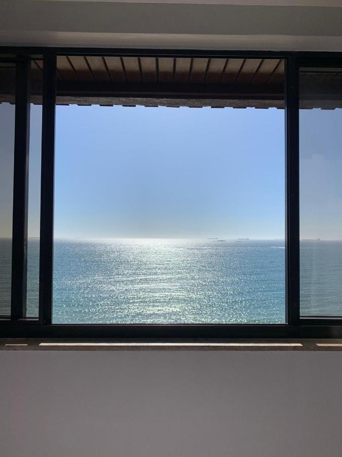 Da Costa, Sunrise Apartment