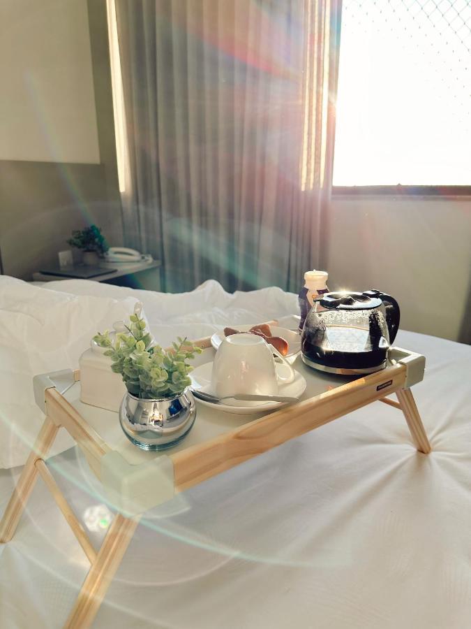 Da Costa, Sunrise Apartment
